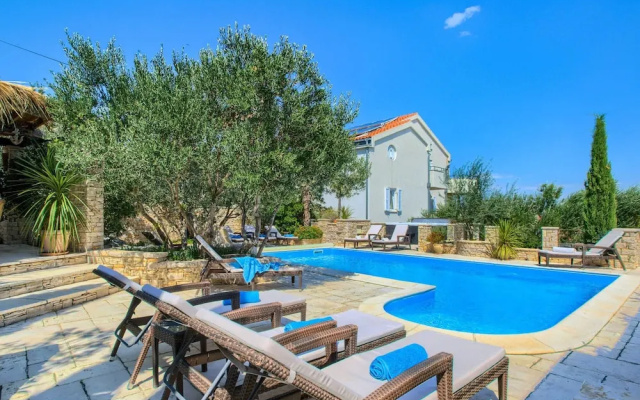 Modish Apartment in Murter with Hot Tub