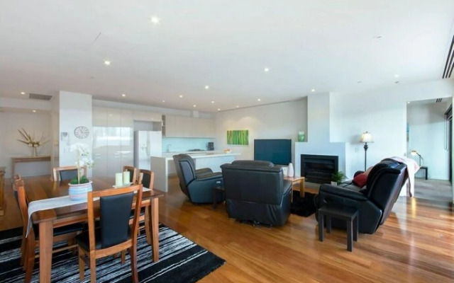 Pier Point 206