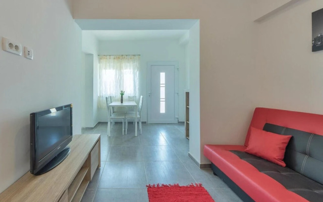 Stunning Home in Novigrad With Wifi and 2 Bedrooms