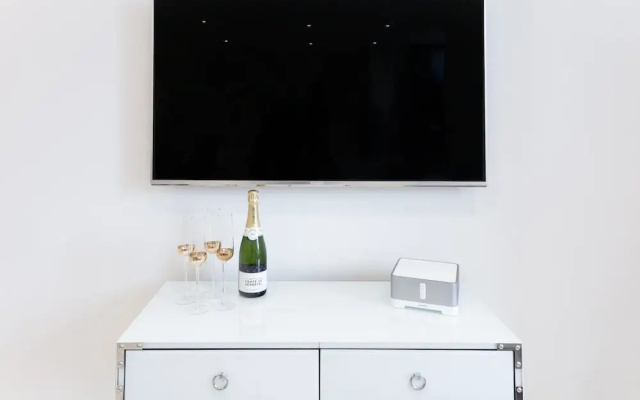 Modern, Brand New Townhouse in Bath