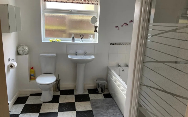 Lovely Bungalow in Newark
