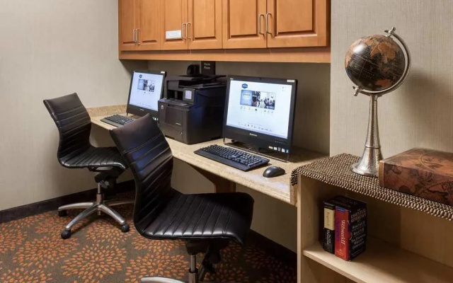 Hampton Inn & Suites Forest Park