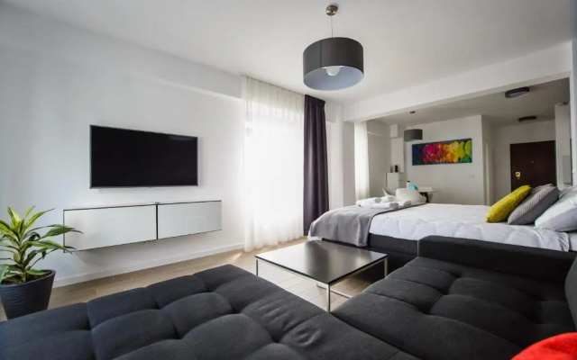 Lounge 8 Studios