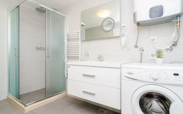 Shining Star Apartments
