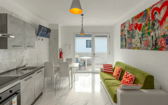 Elegant Apartment With Shared Pool