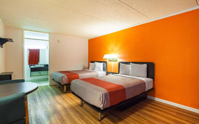 Motel 6 Tifton, GA