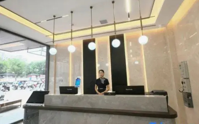 Yizhao Business Hotel (Fuyang Linyi Shopping Mall)