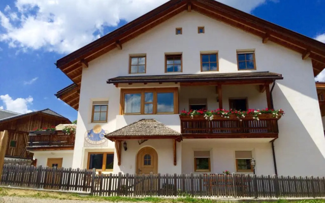 Sumaela Apartments