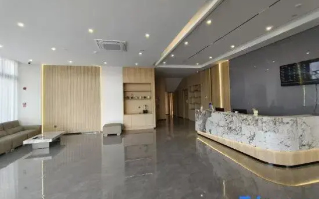 Xizhou Carnival Business Hotel