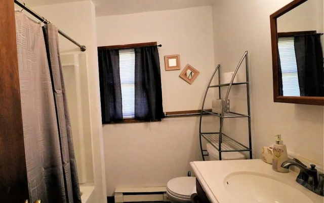 1 Maple Avenue 2 Bedroom Home by Redawning