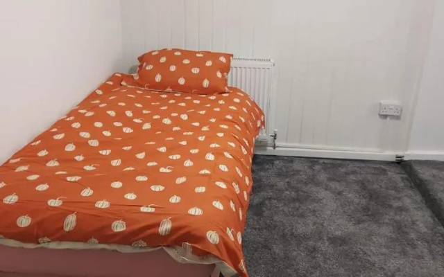 Lovely 3-bed Apartment in Parkgate Rotherham