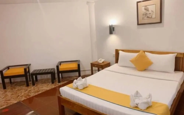 Home Town Hotel