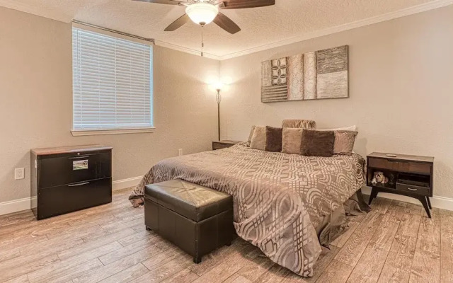 Dolphin Point 402b