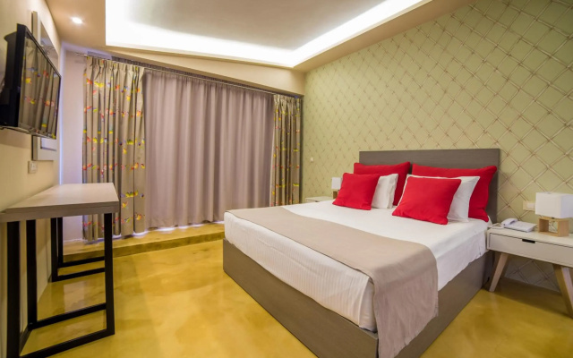 Koukounaria Hotel & Suites