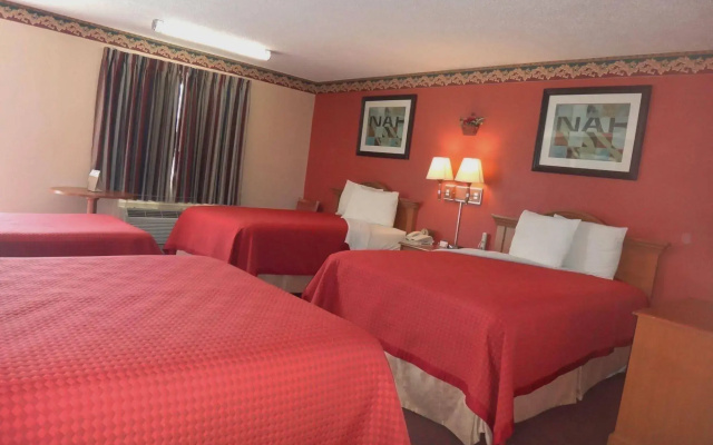 Freer Executive Inn and Studios