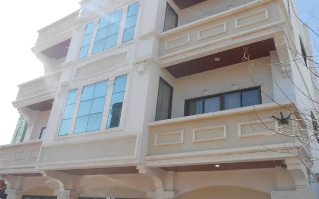 Niraxay Apartment