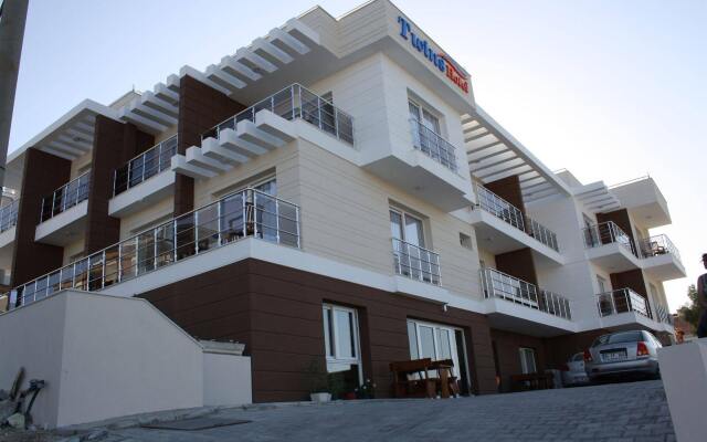 Twins Hotel Чешме вид на фасад