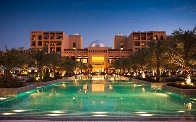 Отель Hilton Ras Al Khaimah Resort & Spa вид на фасад