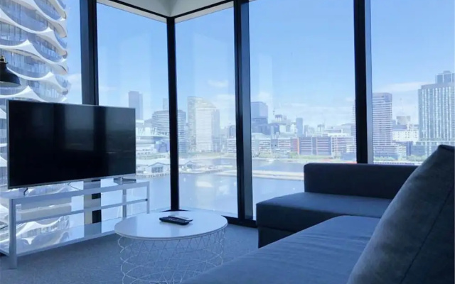 HFN Riverside Docklands Apartment