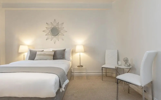 Grand Swiss Cottage Apartment