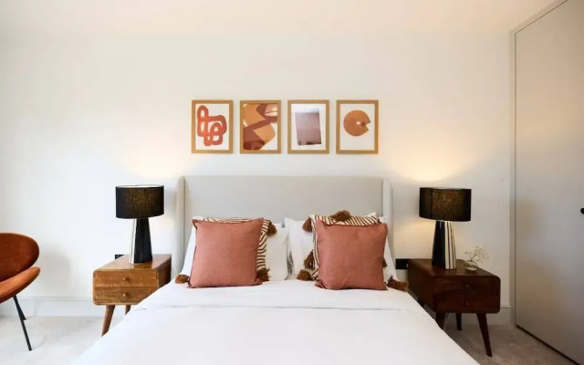 The South Wimbledon Escape - Lovely 3bdr With Balcony
