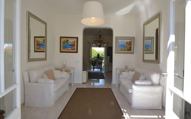 Beautiful villa in Colòn near the beach