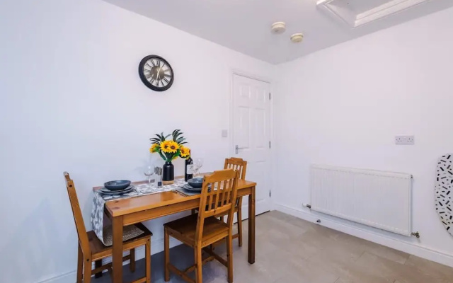 Modern Apartment Ideal for Business Sleeps 3