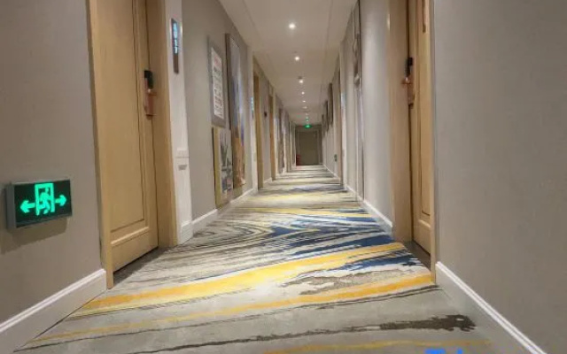 Vienna Hotel (Beijing West Railway Station Lize Business District)