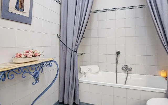 Lady Mary's Tribunali Luxury Suite