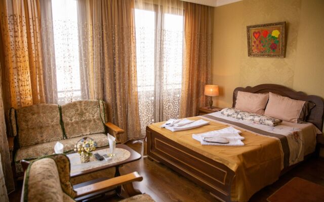 Отель Family Hotel Parajanov Грузия, Тбилиси - отзывы, цены и фото номеров - забронировать отель Family Hotel Parajanov онлайн вид на фасад