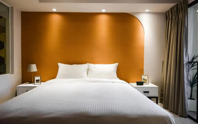 Giant Rich Hotel