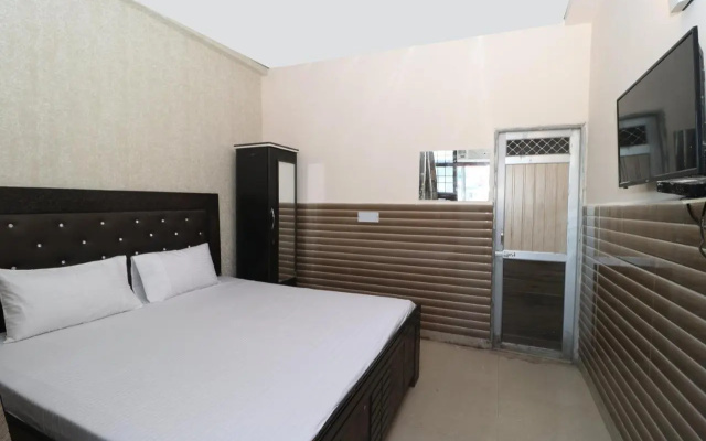 Oyo Flagship 701061 Hotel Arya