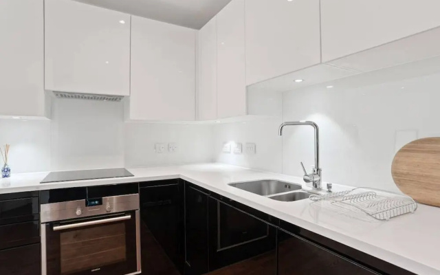 Stunning 1-bed apt W/roof Terrace in Canning Town