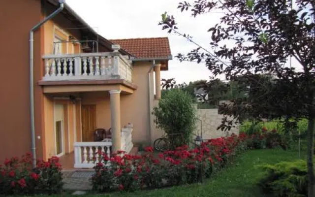Alsóhegyi Apartmanok