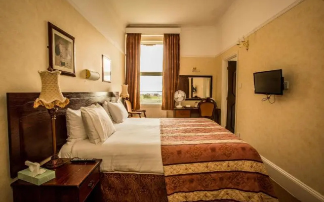 Queen s Hotel