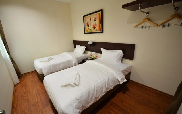 906 Riverside Hotel