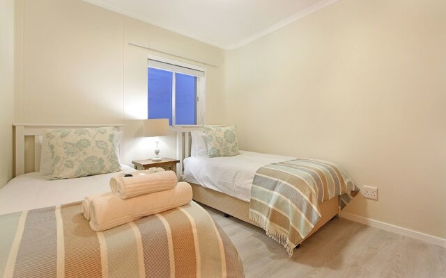 Horizon Bay 803 in Cape Town, South Africa from 208$, photos, reviews - zenhotels.com guestroom