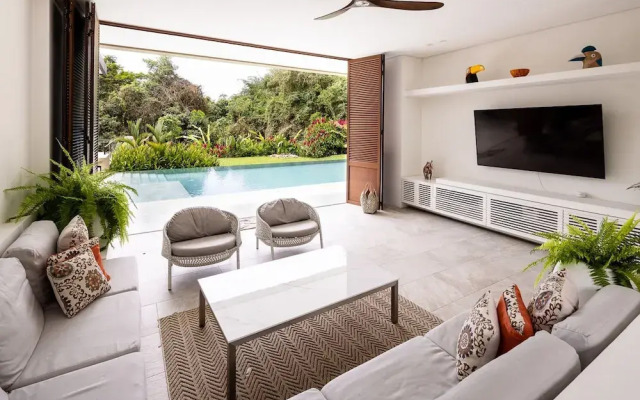 w Mind-blowing 4BR Villa w Pool at Mesa de Yeguas