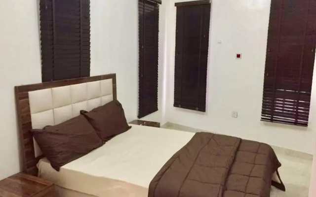 DELIGHTFUL ! 3 BEDROOM TERRACE DUPLEX EN-SUITE LEKKI AIRCON WiFi