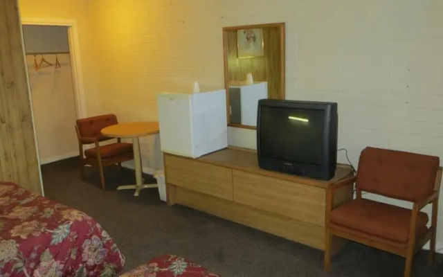 Deluxe Inn - Knoxville
