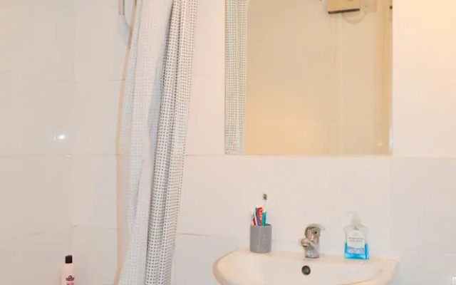 1 Bedroom Flat Near Leith Shore
