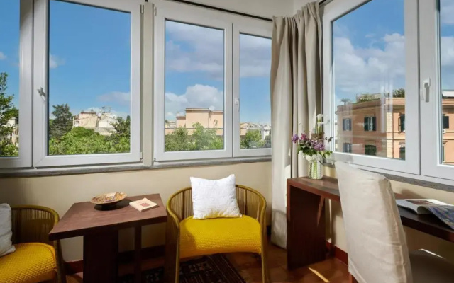 Palm Gallery Hotel