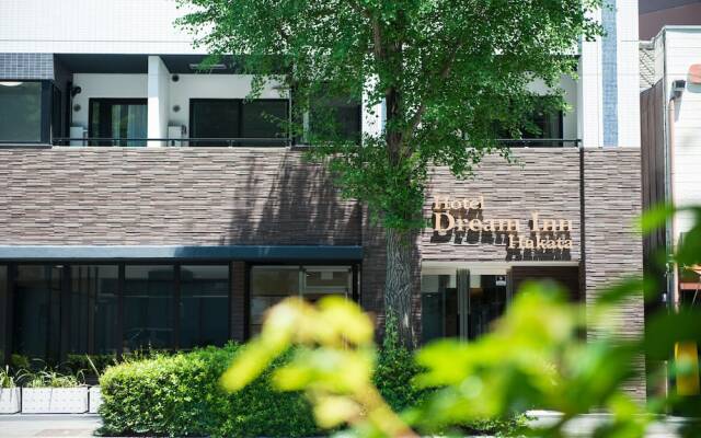 Отель OYO 44789 Dream Inn Hakata Хаката вид на фасад