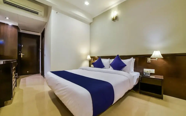 OYO Flagship 27068 The Sapphire Comfort Hotel