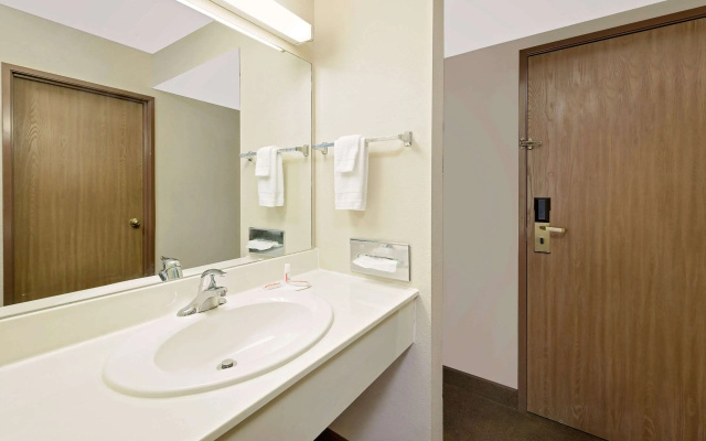 Days Inn by Wyndham Boonville
