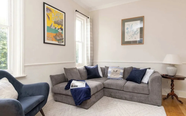 Characterful City Maisonette for 4