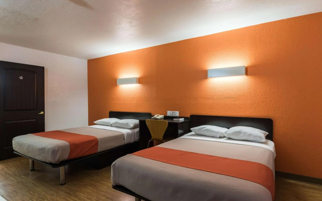 Motel 6 Uvalde, TX