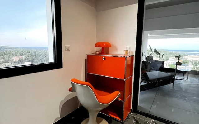 Suite 28