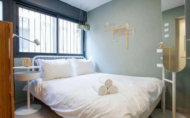 Jerusalem market apartment