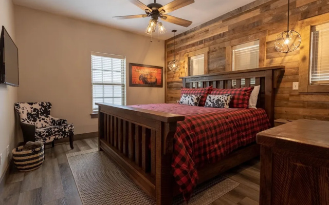 Lakefront Haven - 10 Br Home